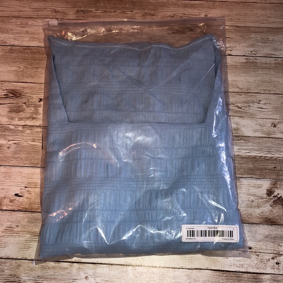 Crinkle fabric square neck top with ruffled sleeves -size L - NWT - Picture 11 of 11